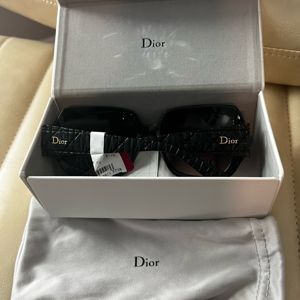 Dior Elegant Black Women's Sunglasses - Picture 2 of 5